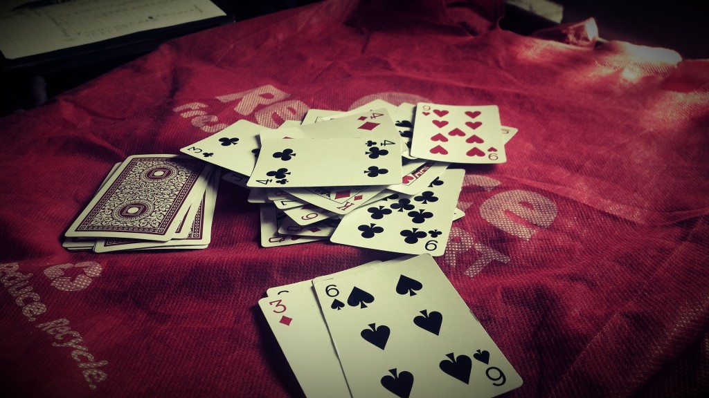 Колодой карт играть играть в карты монстр хай